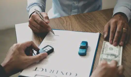 ¿Cómo negociar el precio de un coche de segunda mano basándote en un informe de revisión precompra?