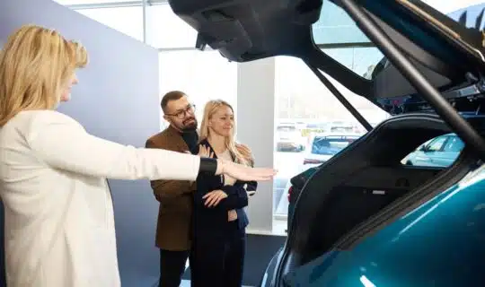 Preguntas clave que debes hacerle a un vendedor de un coche de segunda mano